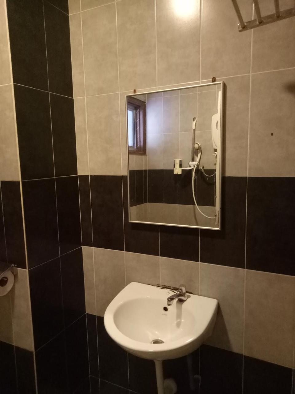 Hotel Sri Bernam Sabak Bernam Kültér fotó